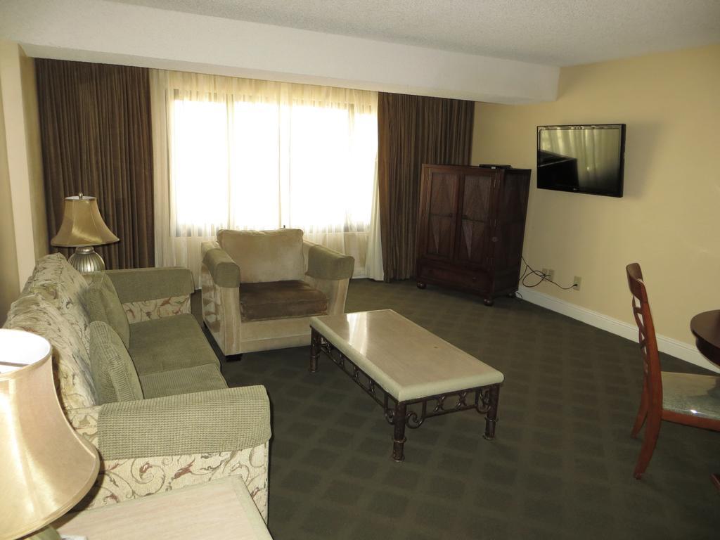 Deluxe One-Bedroom Suite No Resort Fee