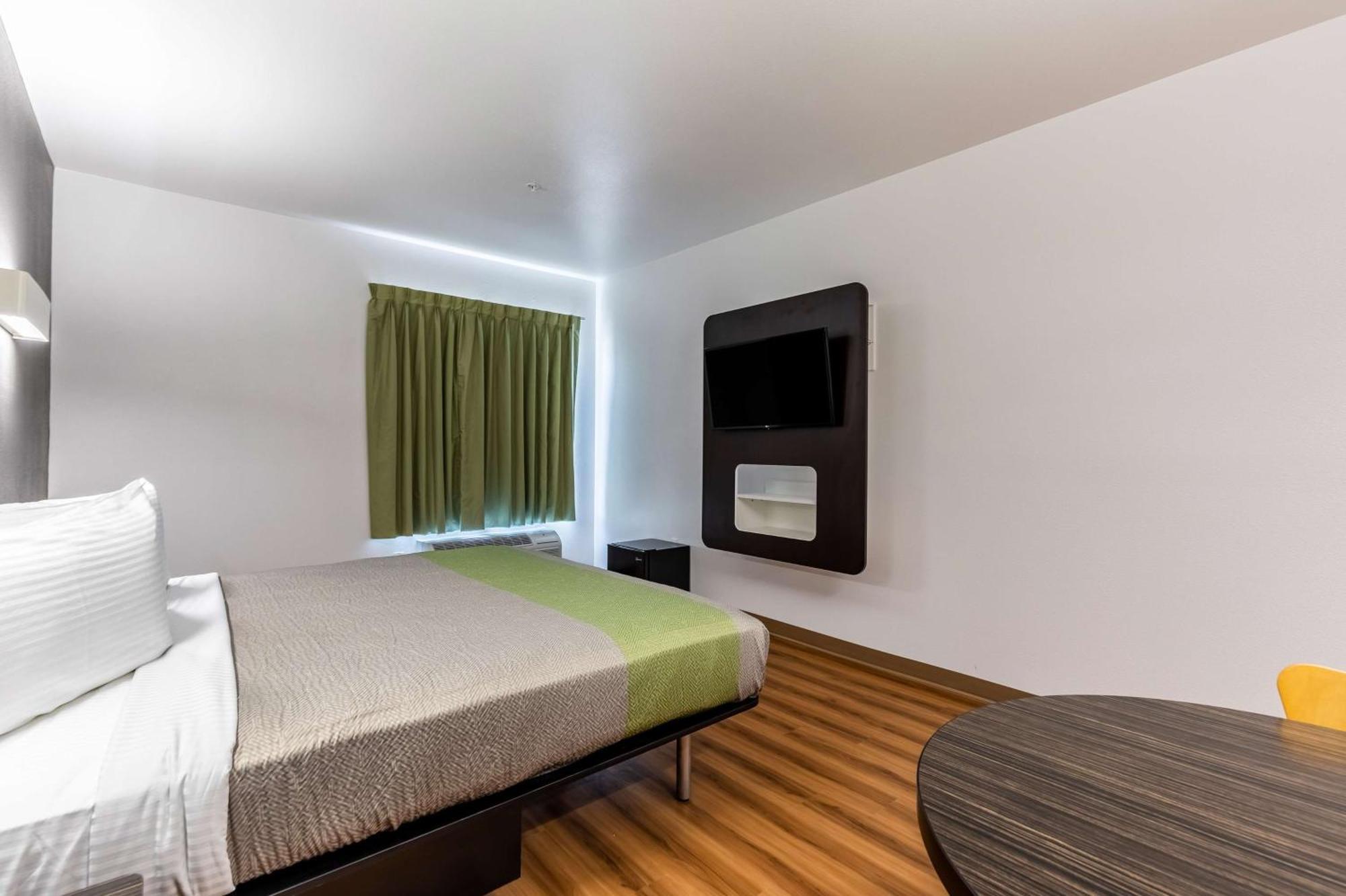 1 KING BED | MOBILITY ACCESSIBLE | RI SHWR | MINI FRIDGE | NON-SMOKING |