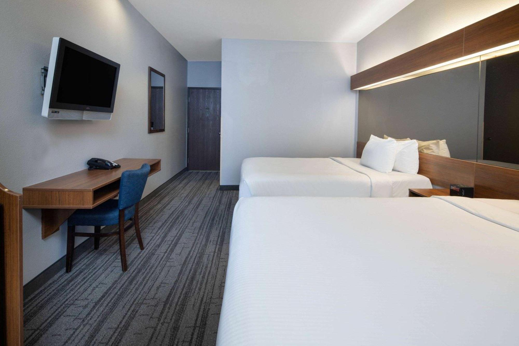 Queen Room Two Queen Beds Non-Smoking