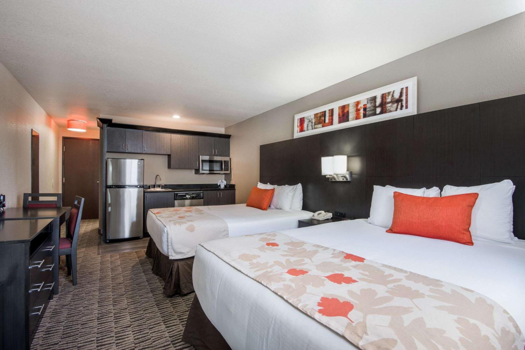 Queen Room Two Queen Beds Mobility Access or Non-Smoking