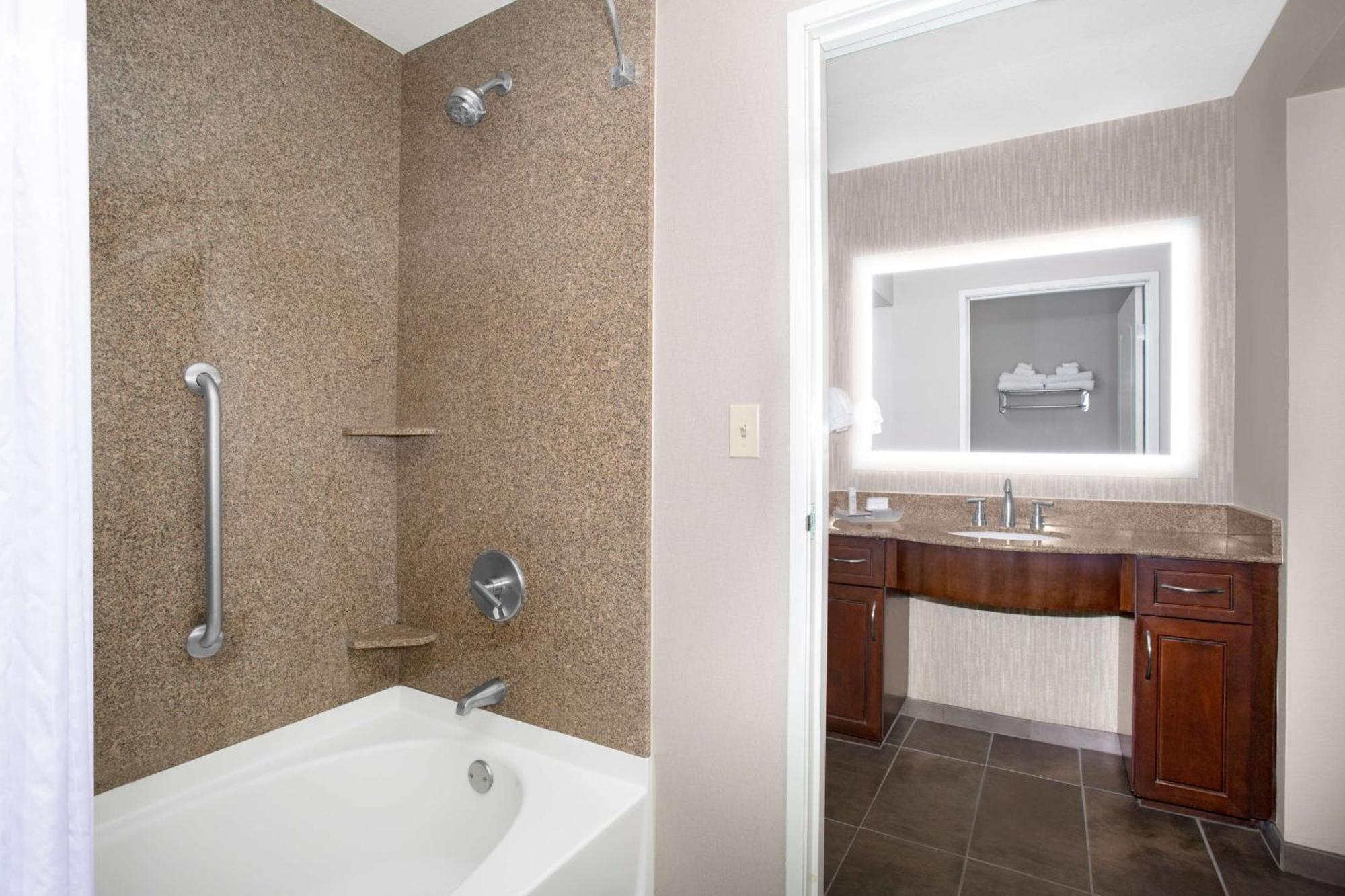 King Studio Suite Hearing Access or Non-Smoking