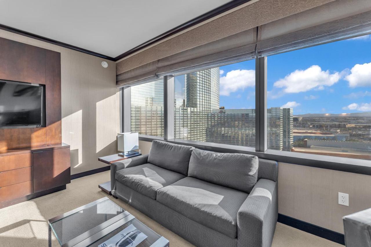 King Suite Pool View