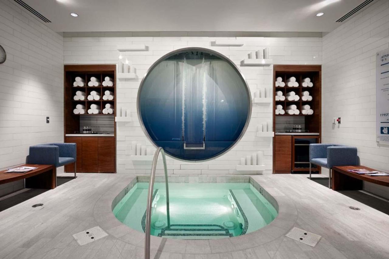 King Suite Pool View