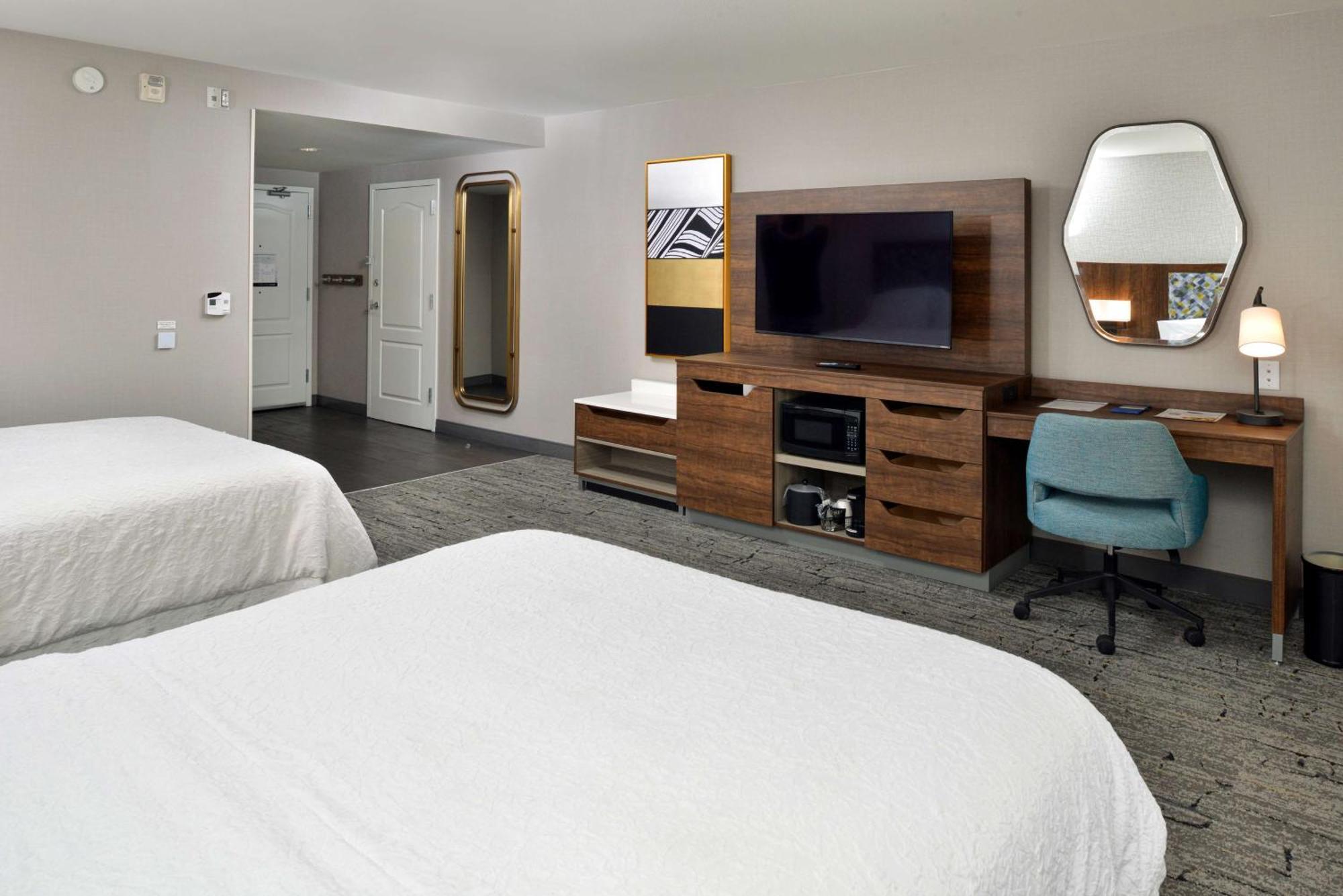 Queen Room Two Queen Beds Mobility Hearing Access or Non-Smoking