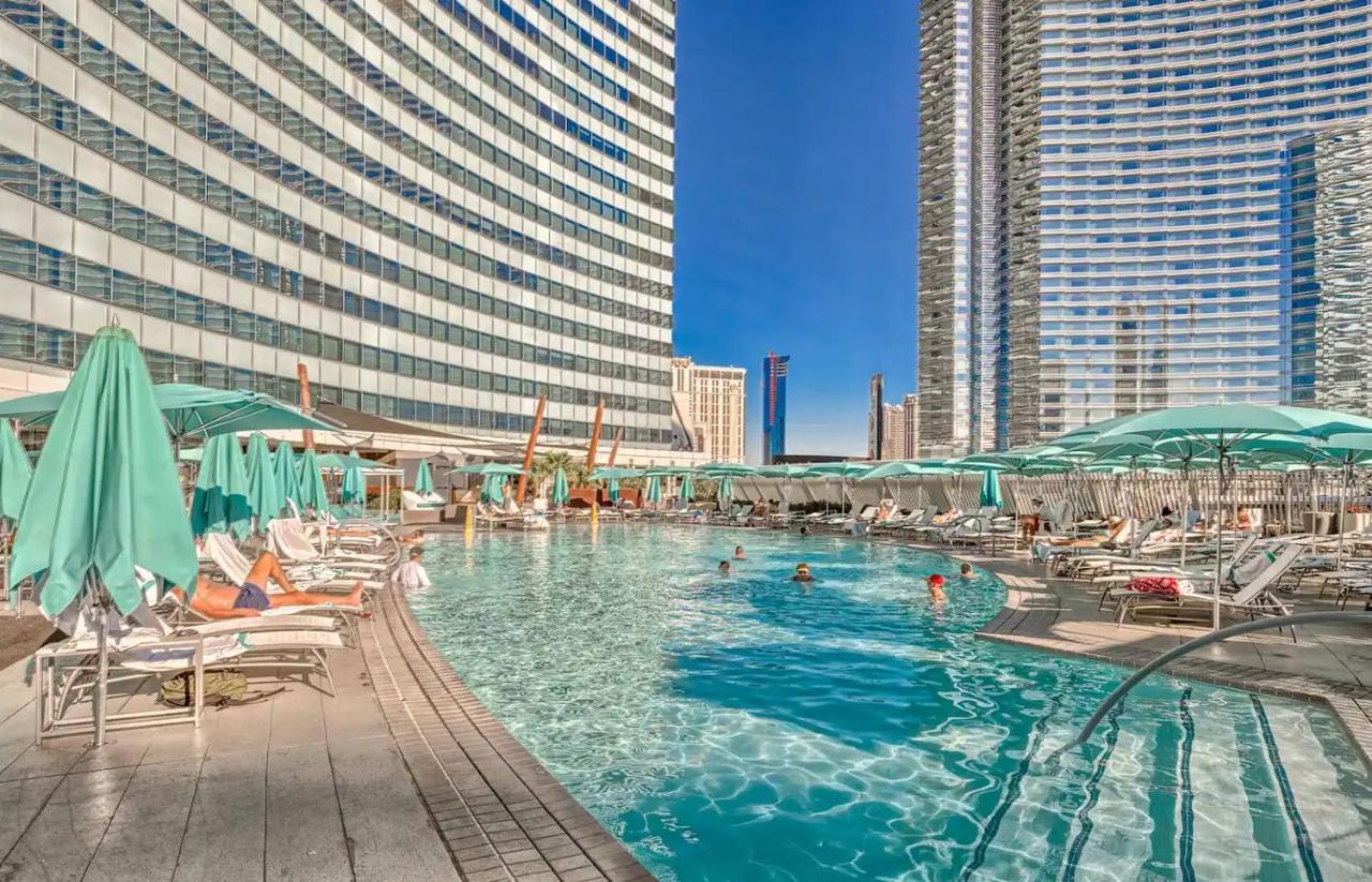 King Suite Pool View