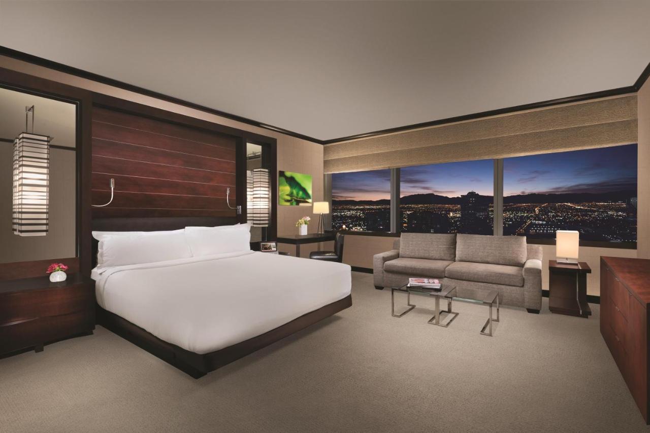 King Suite Pool View
