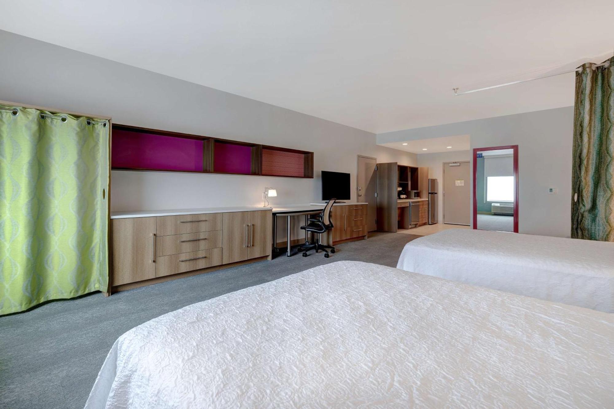 Queen Studio Two Queen Beds Mobility Hearing Access or Non-Smoking
