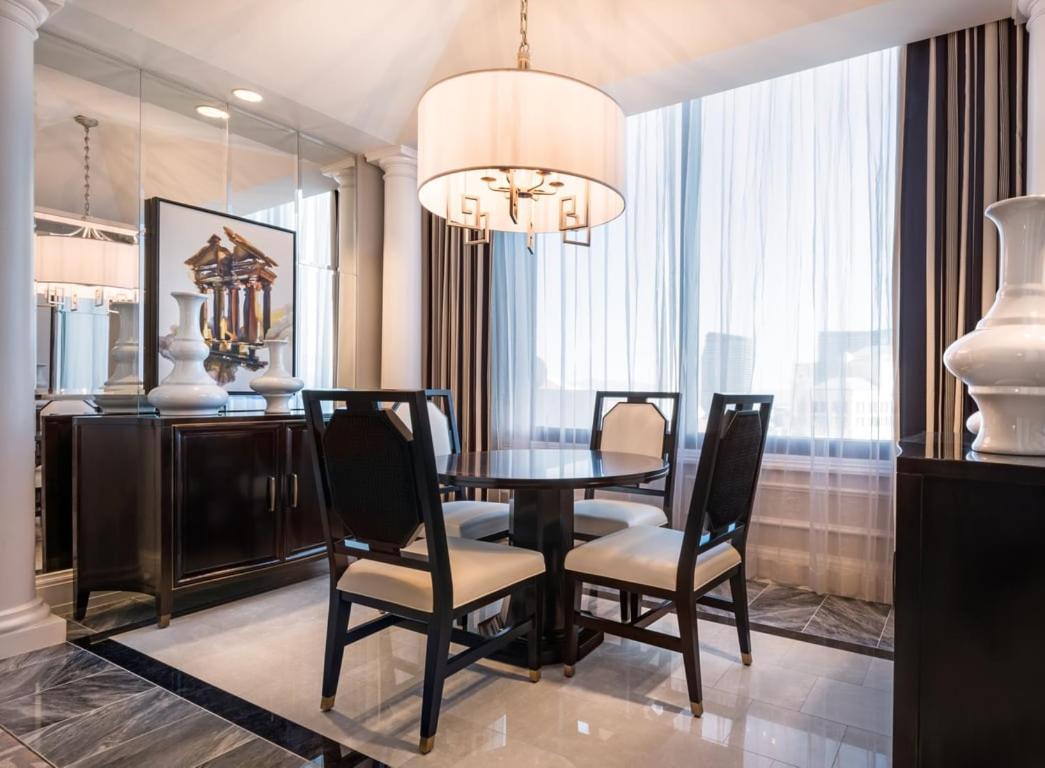Palace Executive Suite 1 King Bed 2 Queen Bedroom