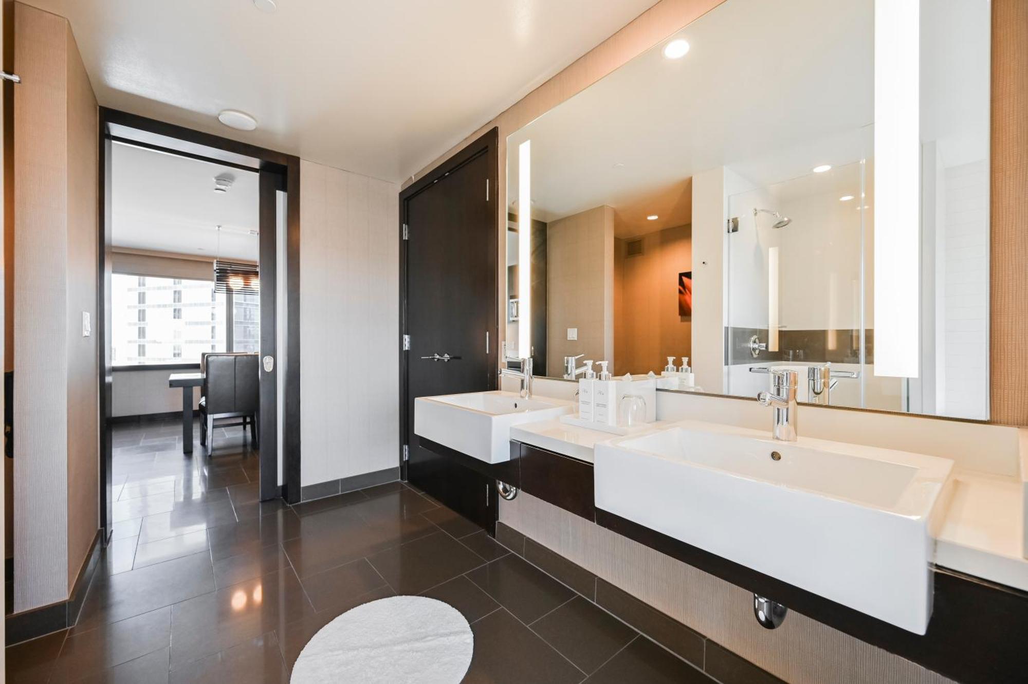 One Bedroom City Center View