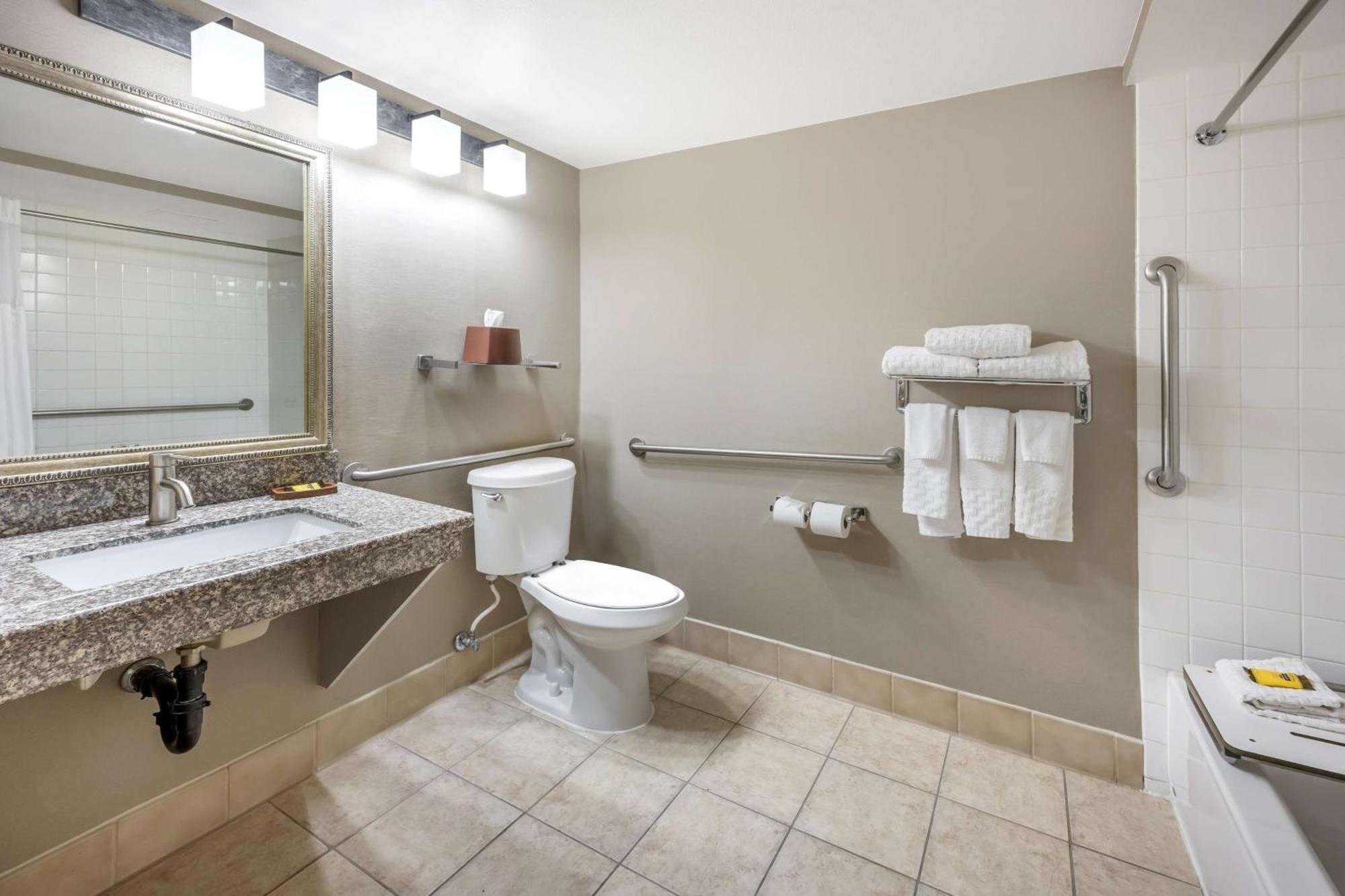 King Room Bath Tub Mobility Accessible or Non-Smoking