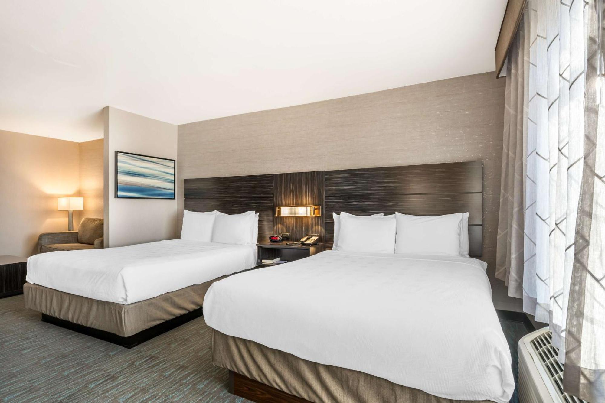 Queen Suite two Queen Beds One Sofa Bed Non-Smoking