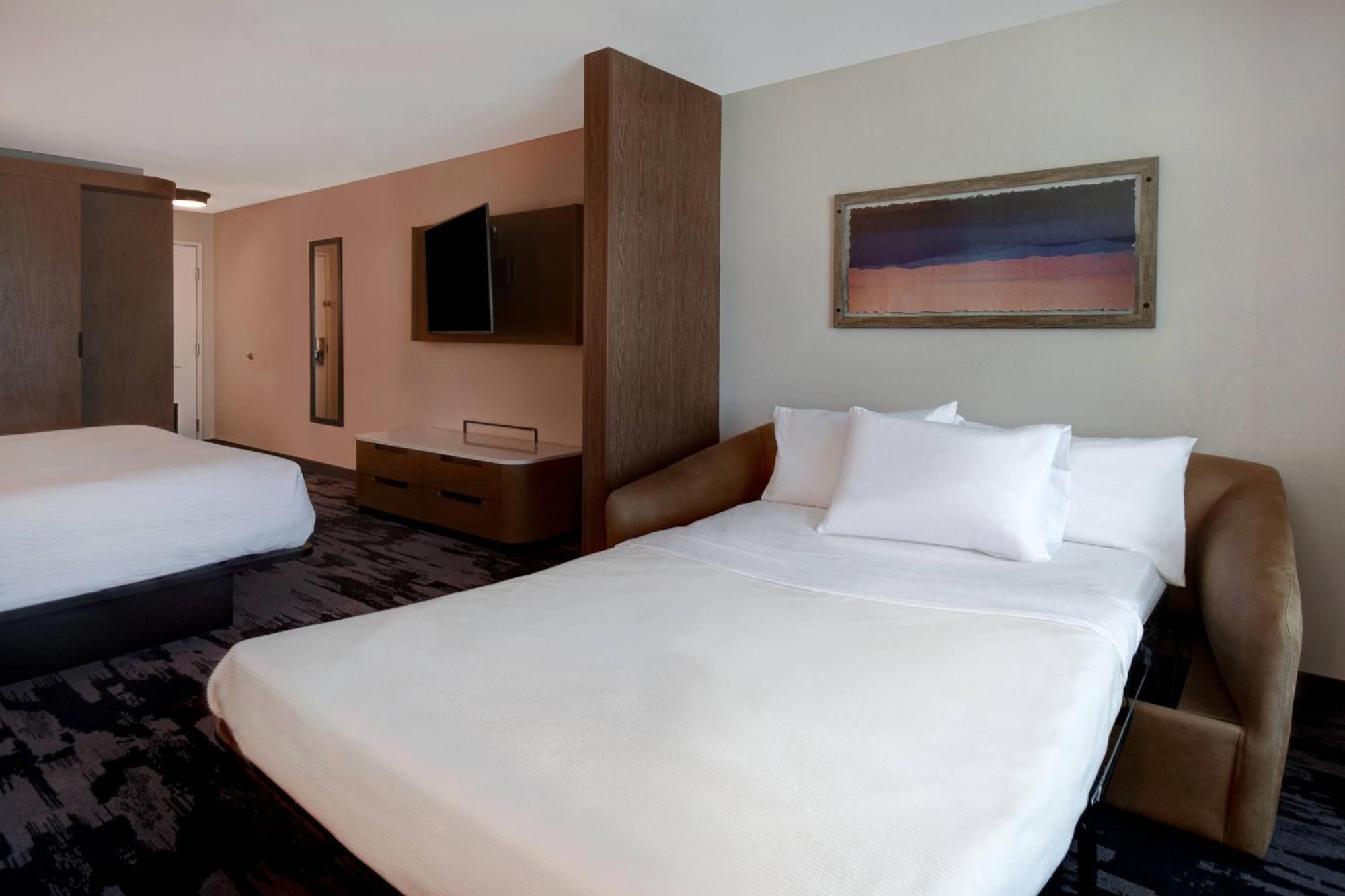 Suite 1 King Sofa bed City view