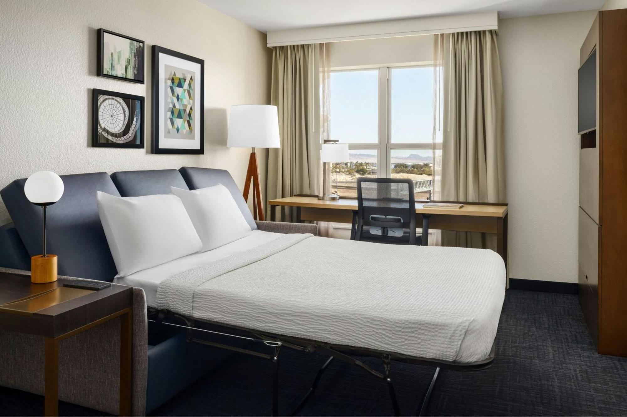 One-Bedroom Queen Suite Sofa Bed