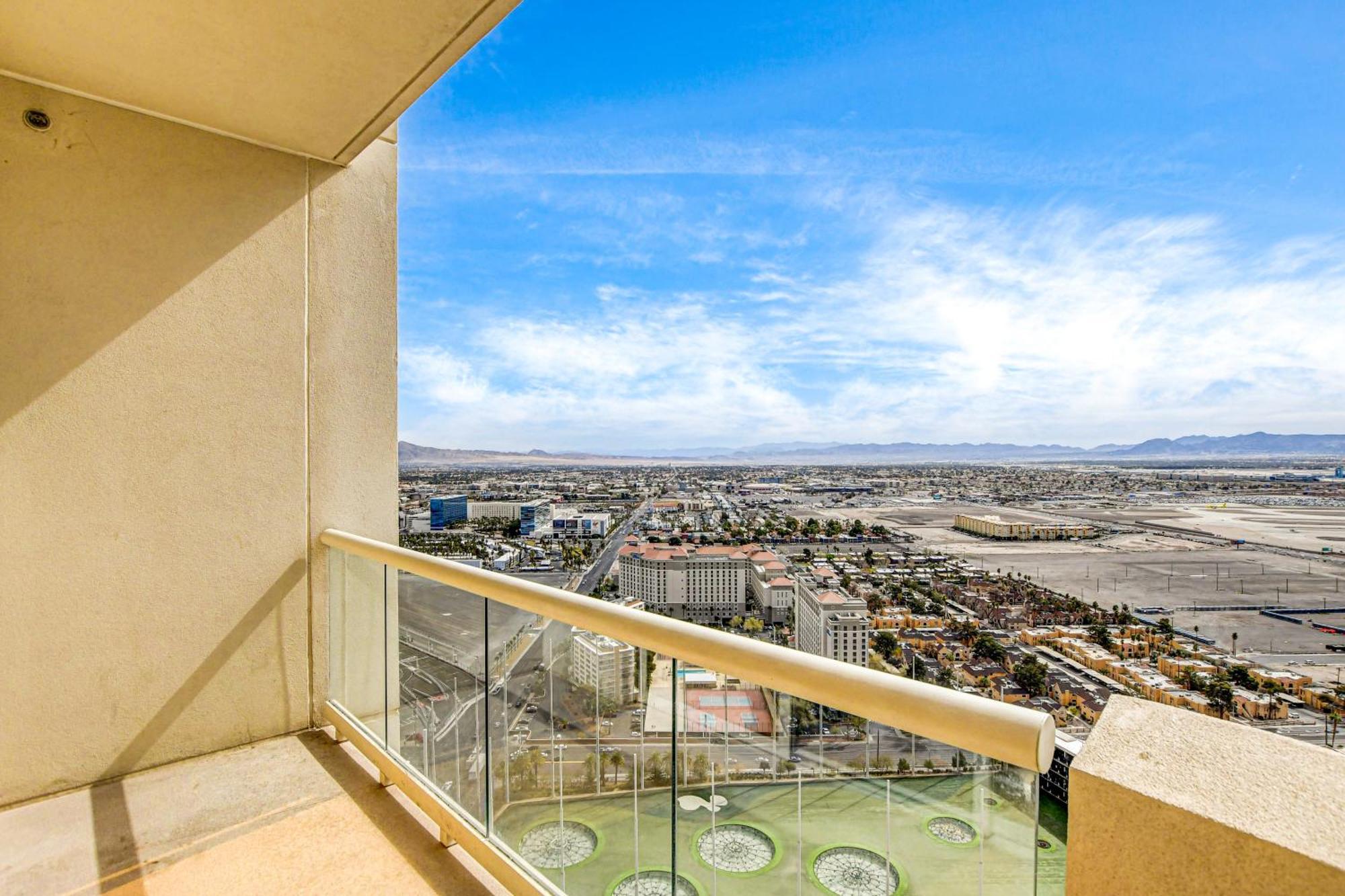 One-Bedroom Apartment with Balcony and Mountain View