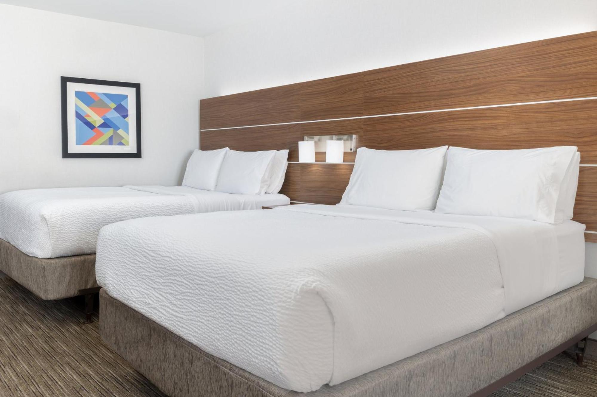 Standard Queen Room Two Queen Beds
