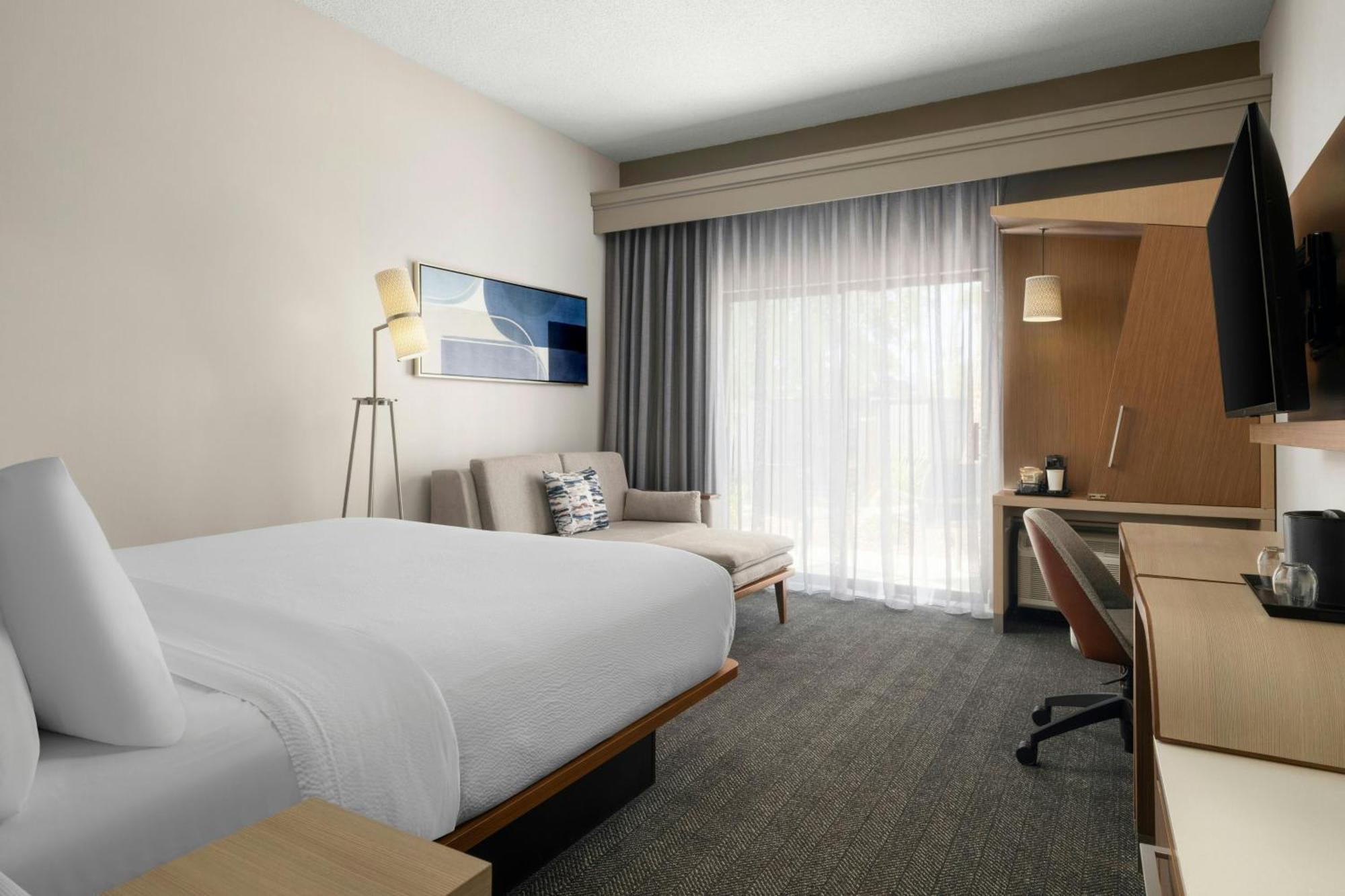 Deluxe King Room
