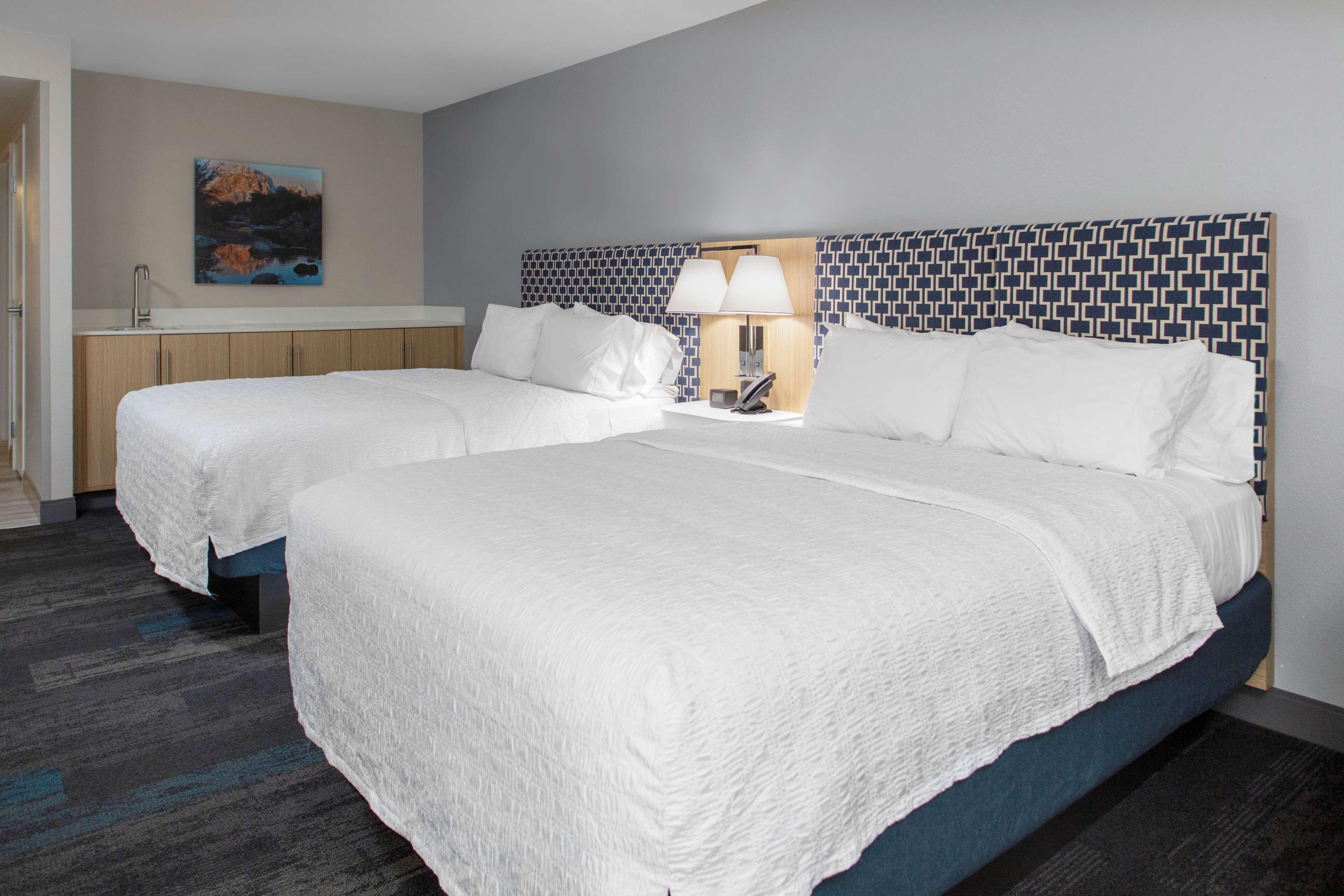 Large Queen Room Two Queen Beds Non-Smoking
