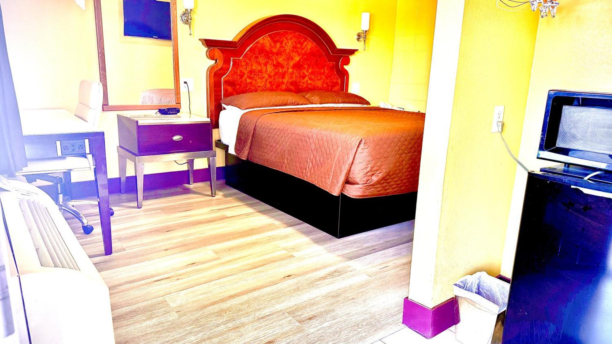 Queen Room Non-Smoking
