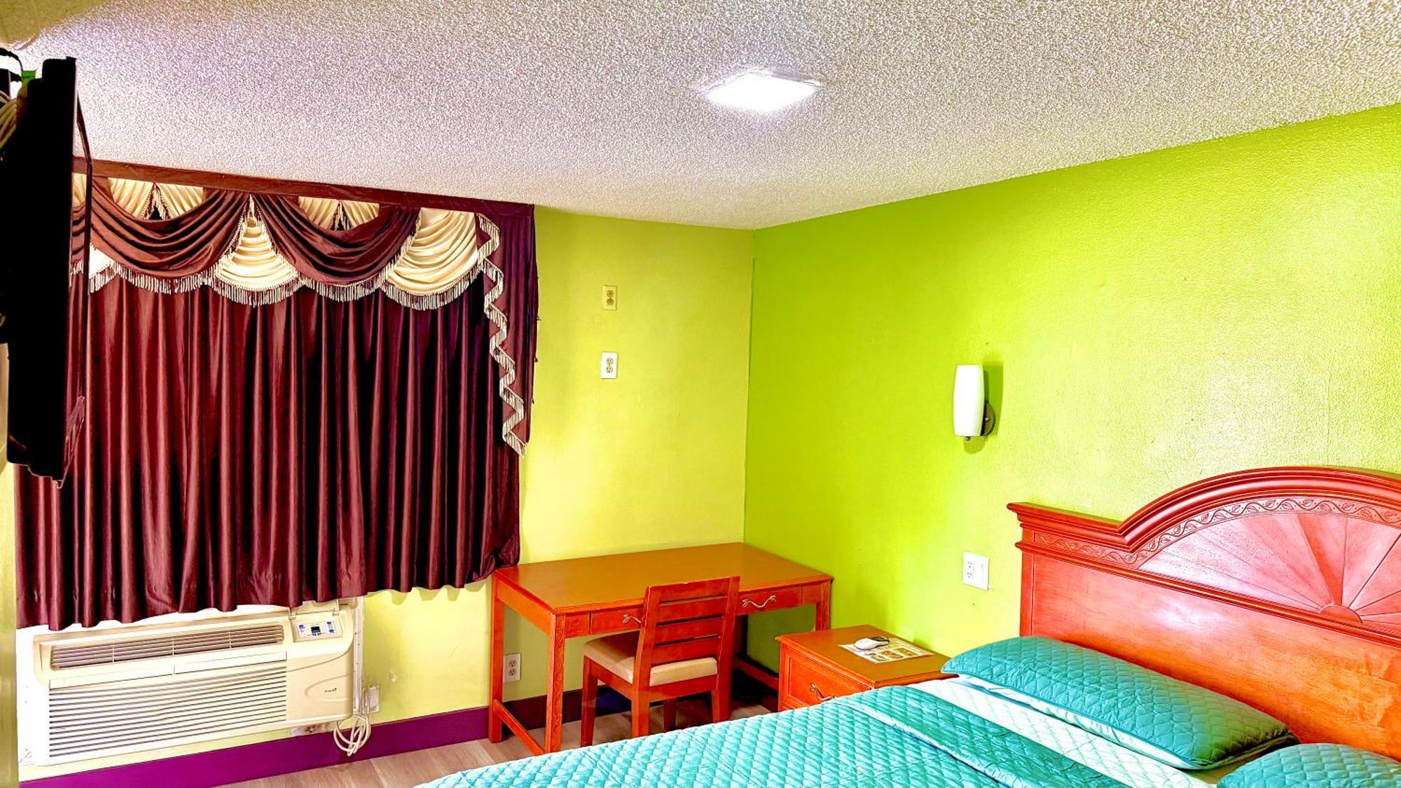 Queen Room Non-Smoking