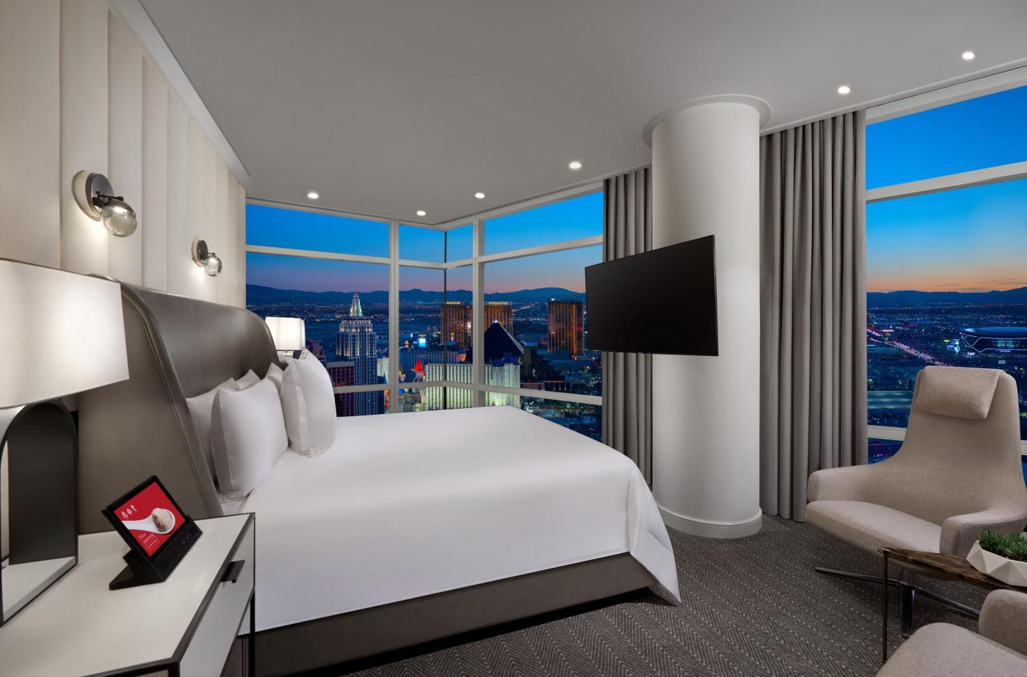 Sky Suites One Bedroom Penthouse – Strip View