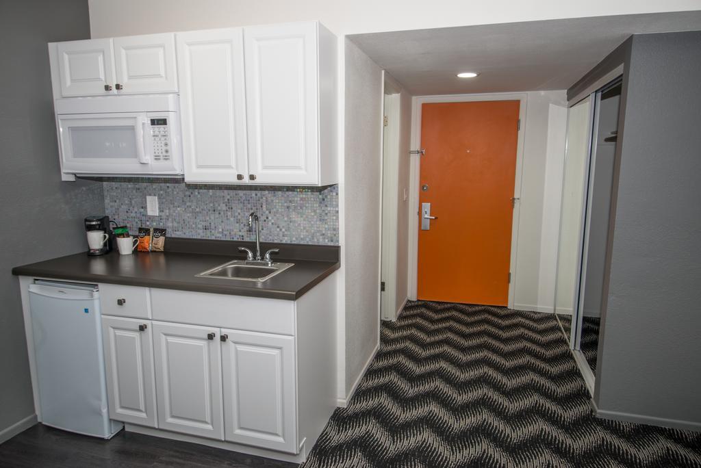 King Room Kichenette