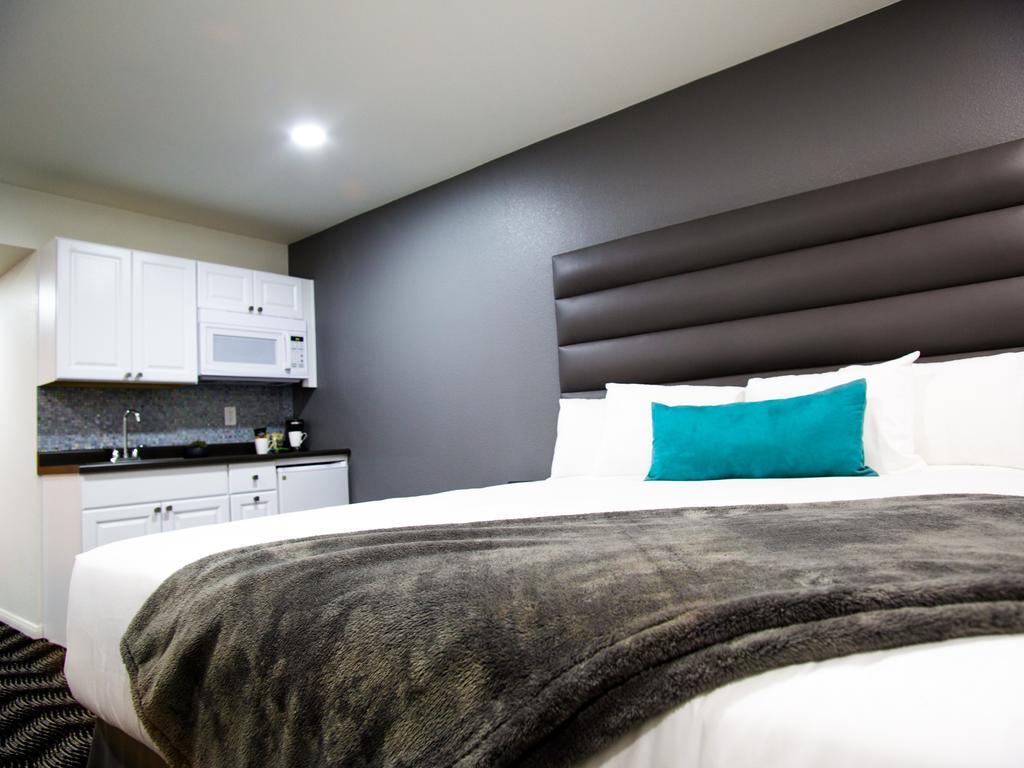 King Room Kichenette