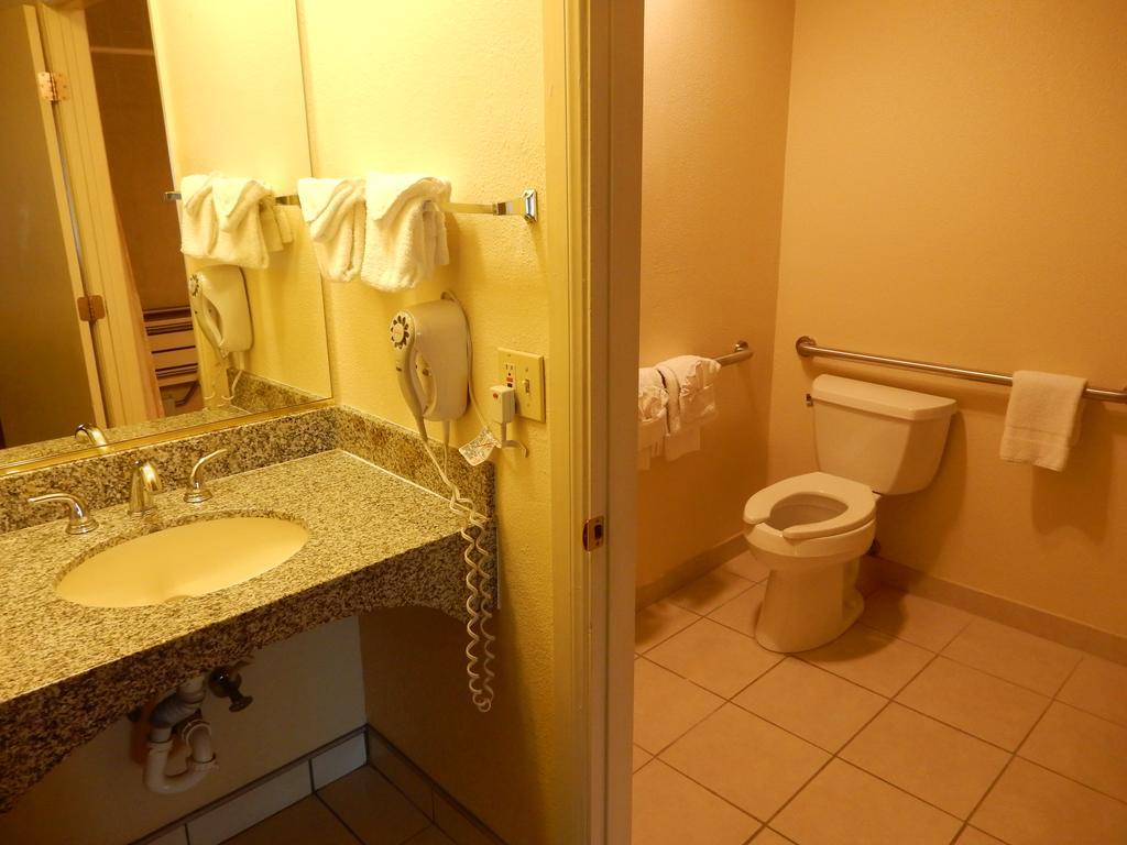 Standard Queen Room with Two Queen Beds - Non Smoking