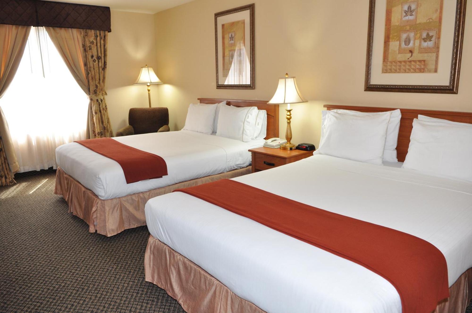 Queen Room Two Queen Beds Mobility Access Tub or Non-Smoking