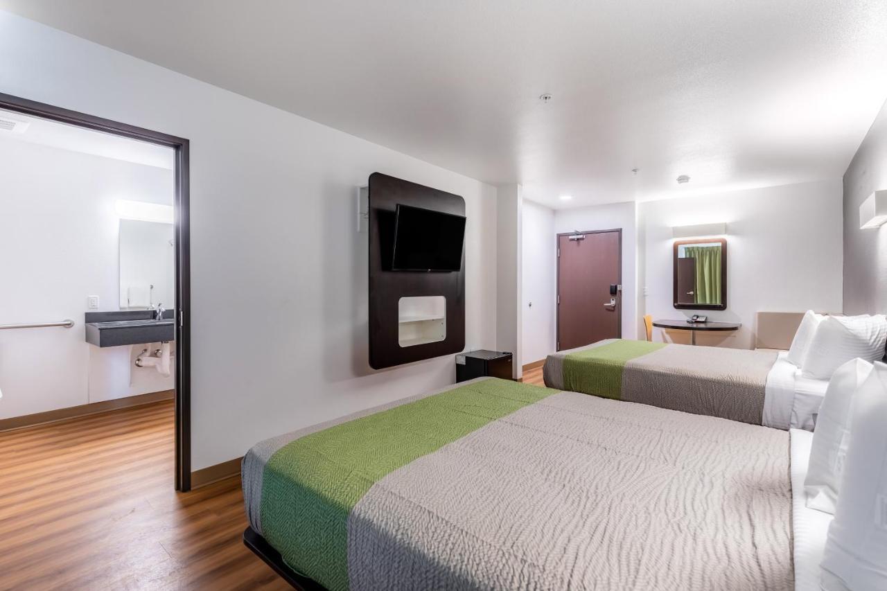 2 QUEEN BEDS | MINI FRIDGE | NON-SMOKING |