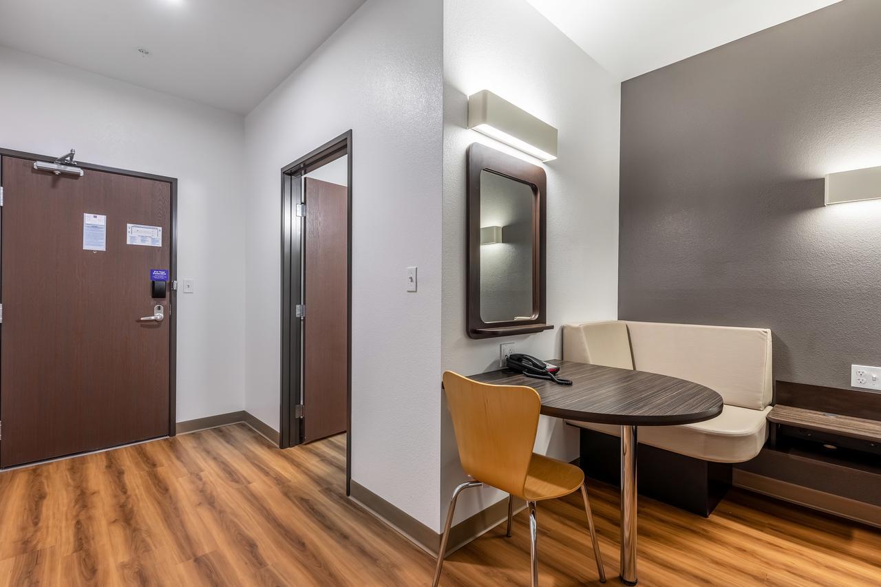1 KING BED | MOBILITY ACCESSIBLE | RI SHWR | MINI FRIDGE | NON-SMOKING |