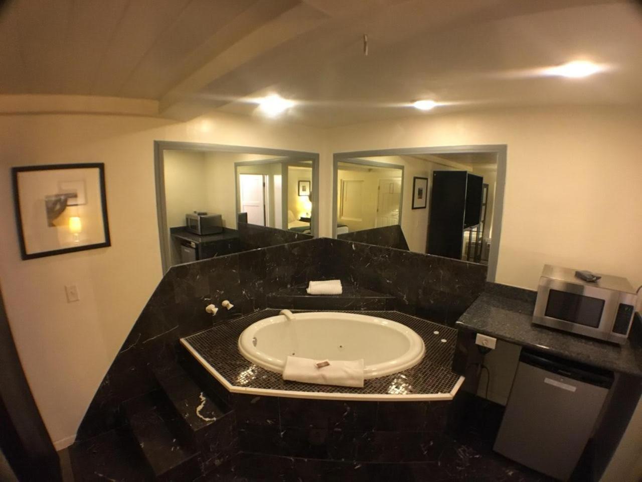 Luxury Single Room Jacuzzi