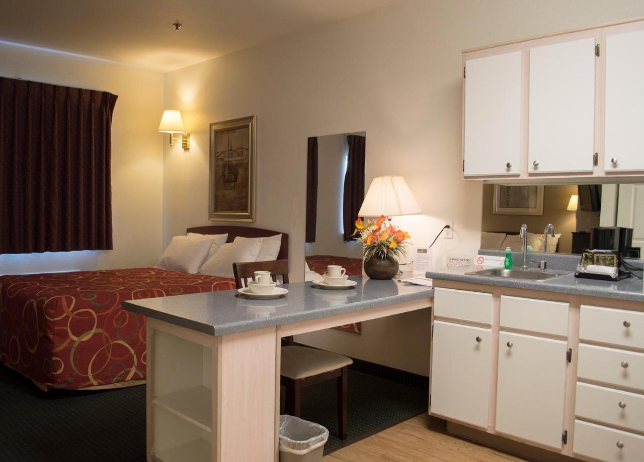 Queen Suite Two Queen Beds