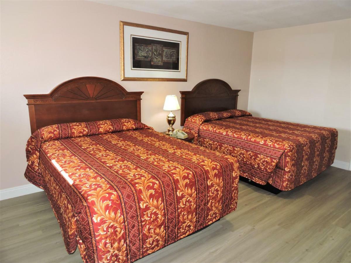 Queen Room Two Queen Beds Non-Smoking