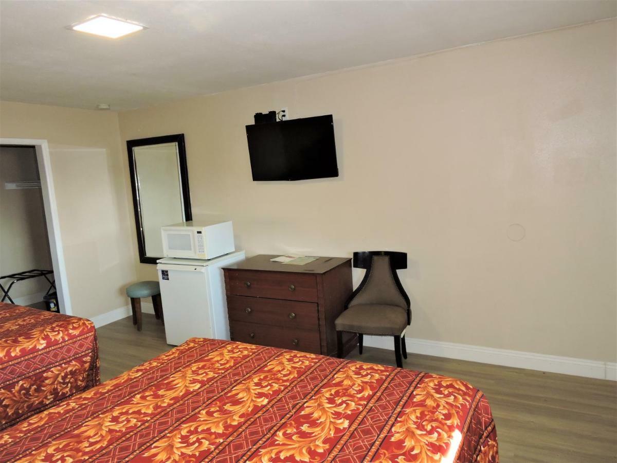 Queen Room Two Queen Beds Non-Smoking