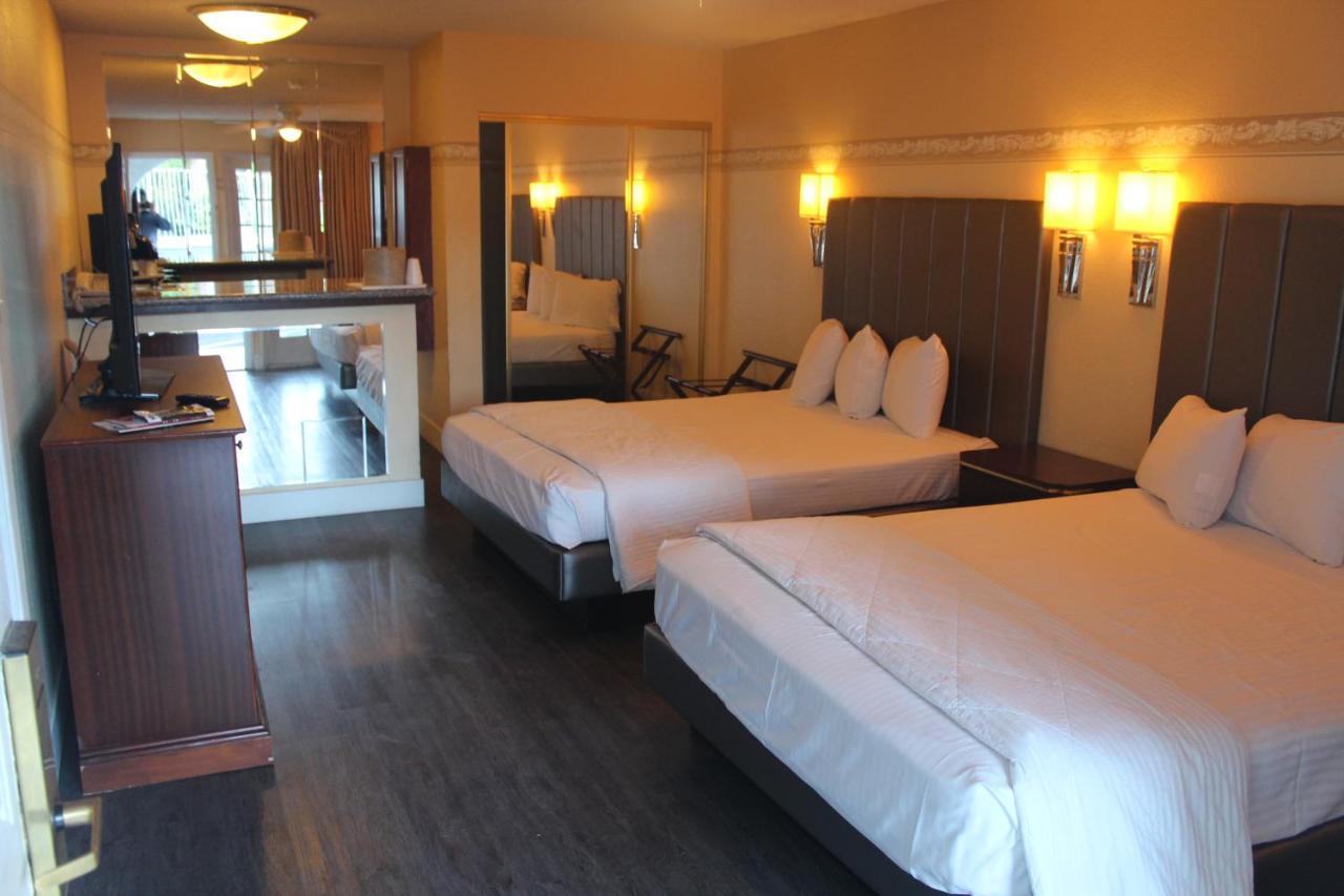 Deluxe Family Suite