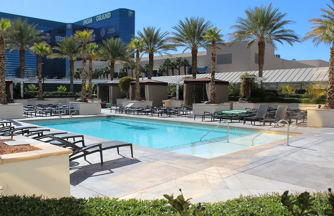 Luxury Suites International At The Signature-1