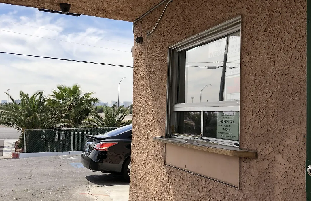 Crown Motel Las Vegas-1