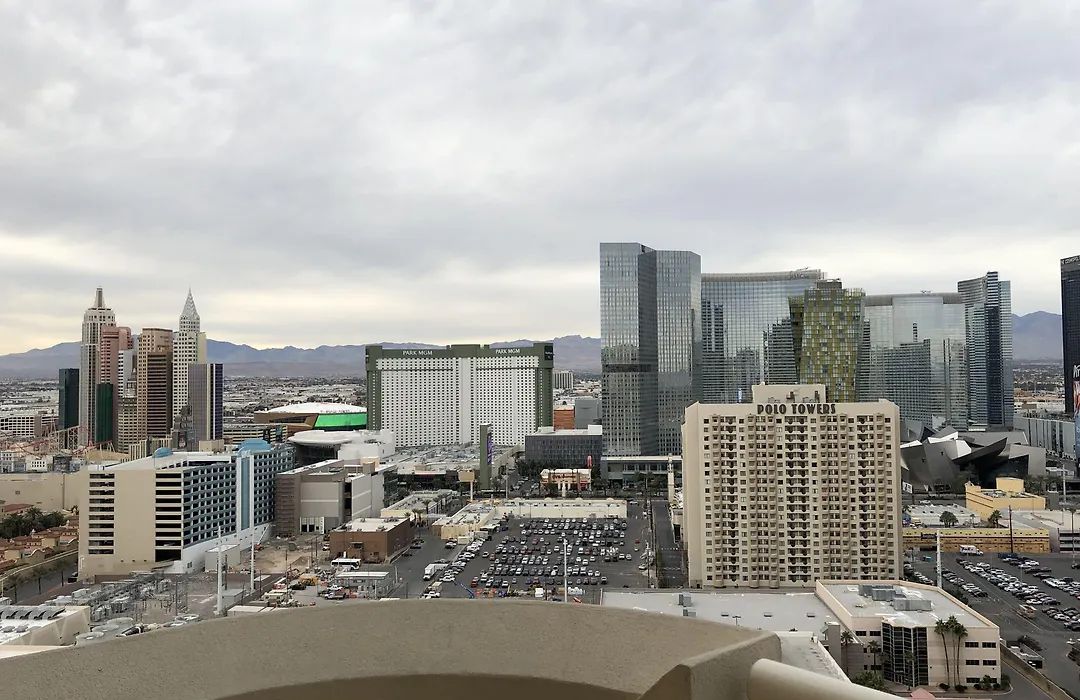 True 1Br Balcony Suite With Strip View At Mgm Signature-1