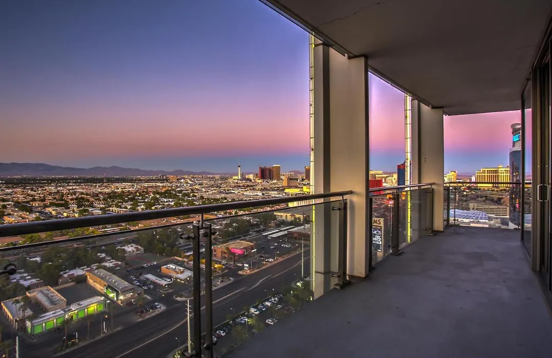 Palms Place Studio With Balcony & Strip View-1