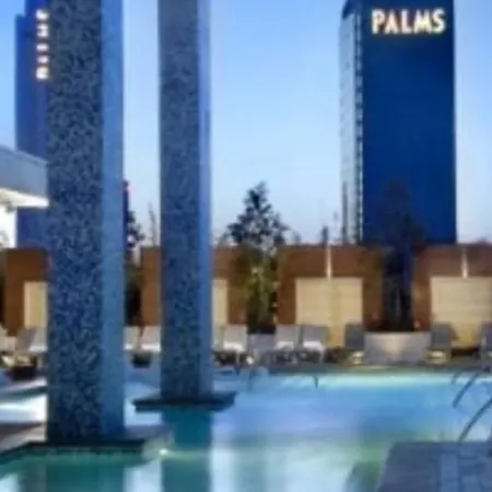Palms Place Studio With Balcony & Strip View-3