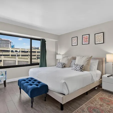 Stripviewsuites At Jockey Club-2