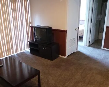 Emerald Suites At Cameron-3
